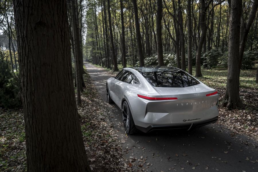  Infiniti Qs Inspiration 2019 года  (фото 18 из 41)